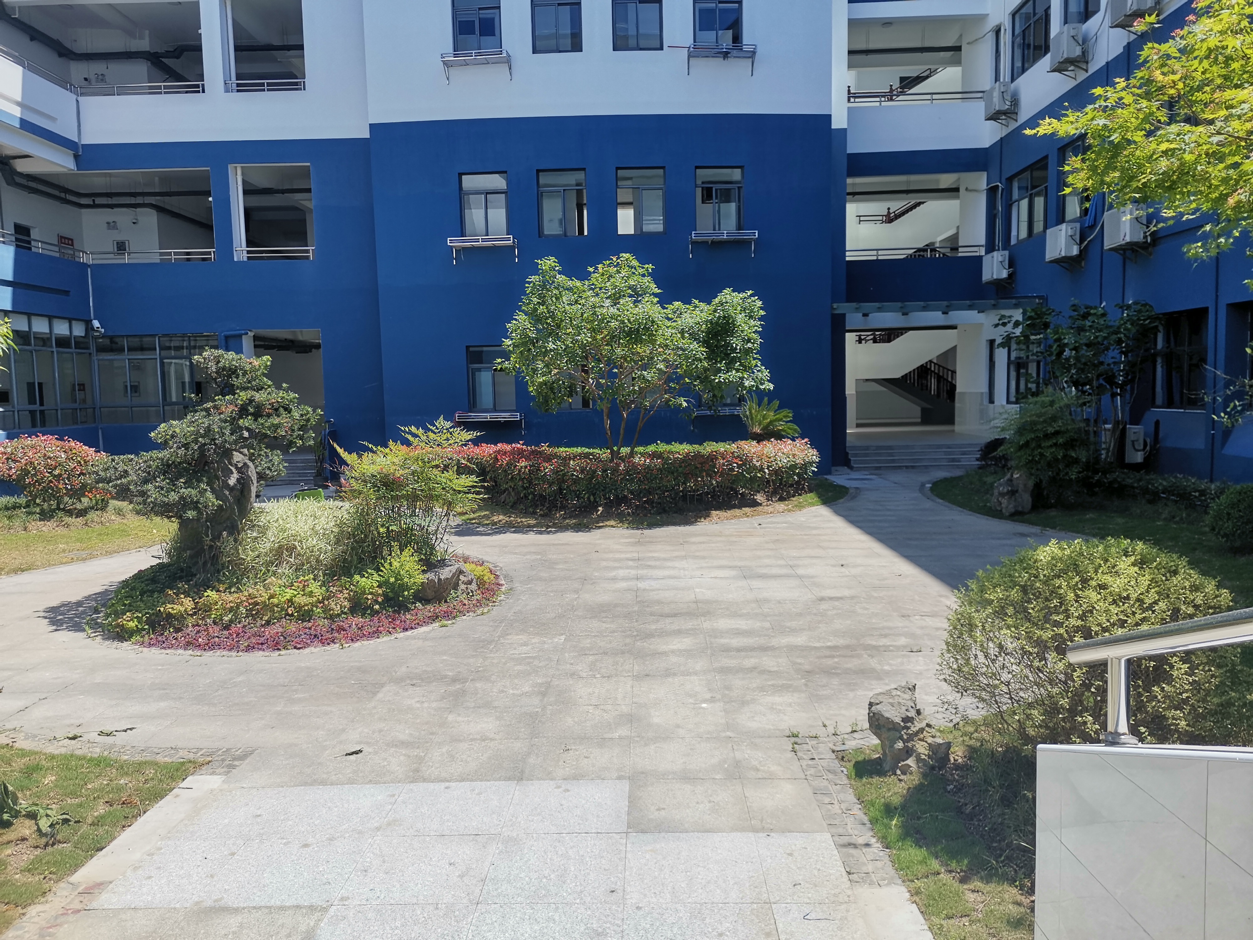 上海市三林中学东校