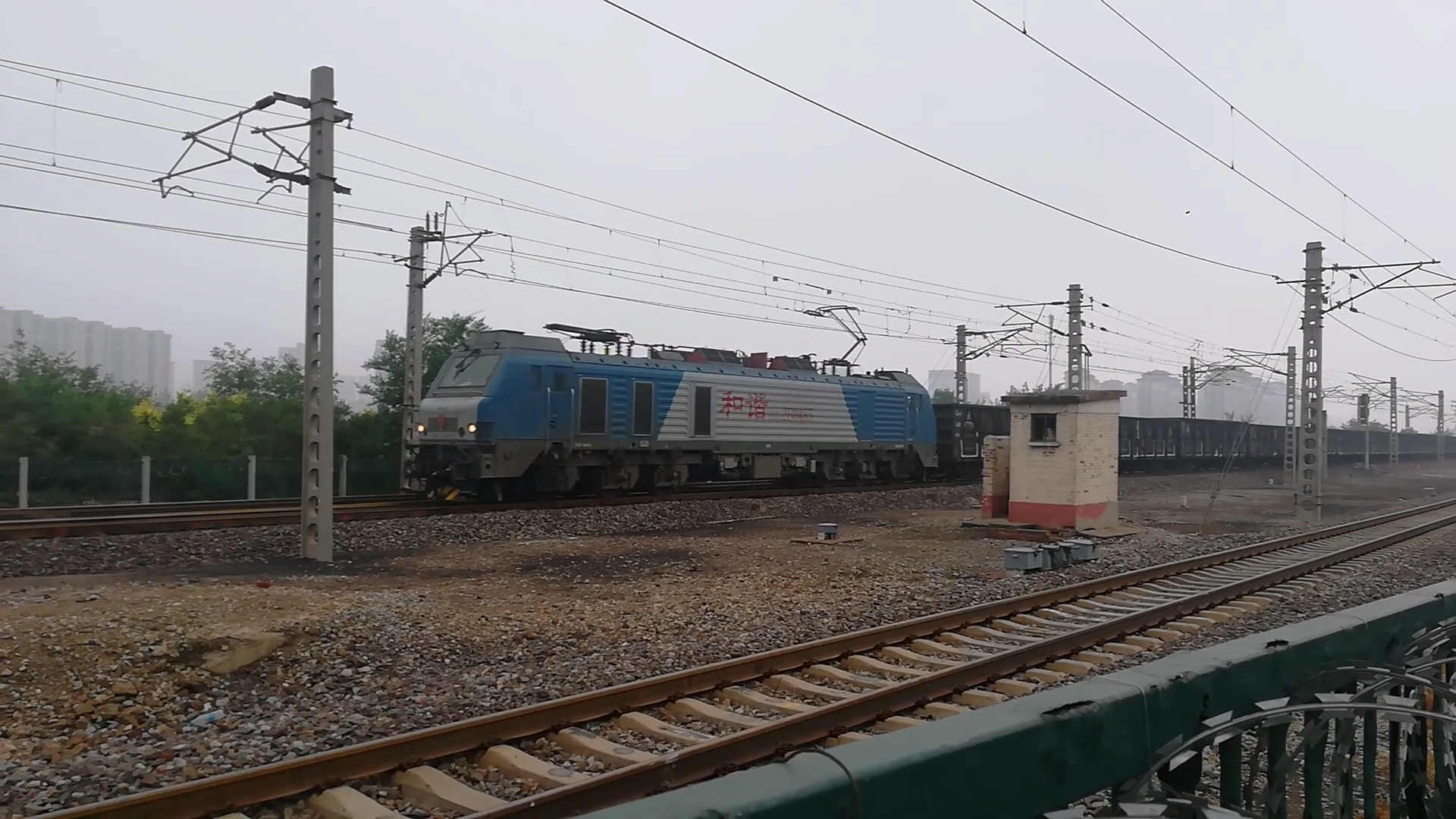 和谐2b型电力机车