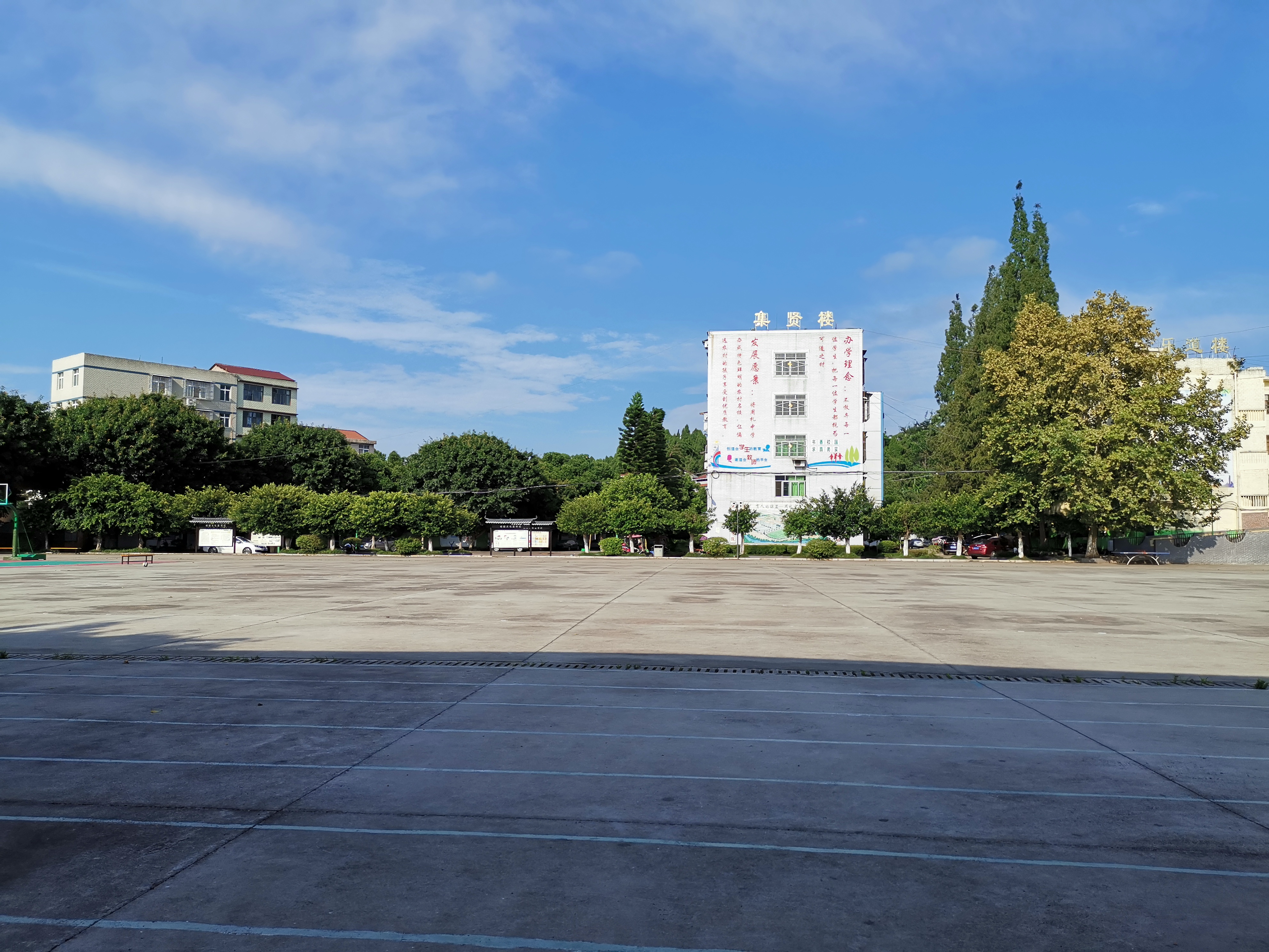  p>四川省安岳县周礼中学位于周礼场镇西北角,距老场镇三华里.