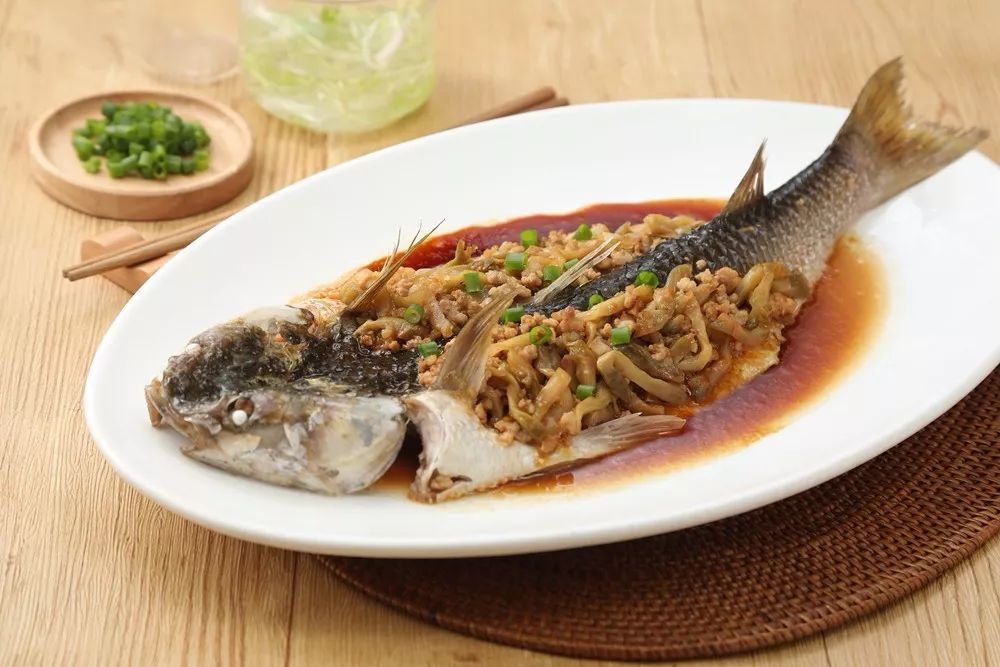  p>柠檬清蒸乌头鱼属于粤菜菜谱,主要原料是 a target="_blank" href=