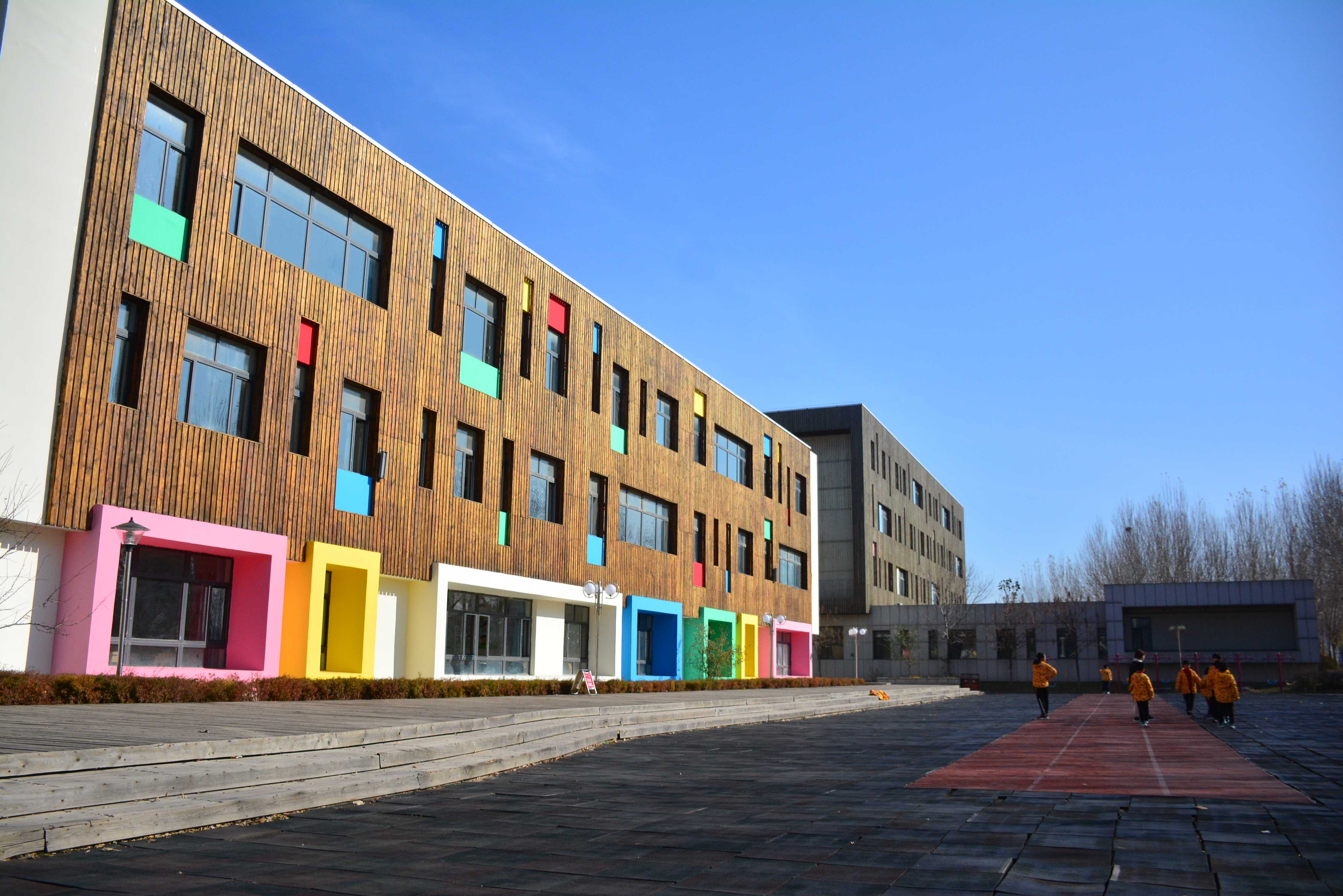  p>辽宁省孤儿学校(辽宁省光明学校)始建于1965年,是一所集九年义务