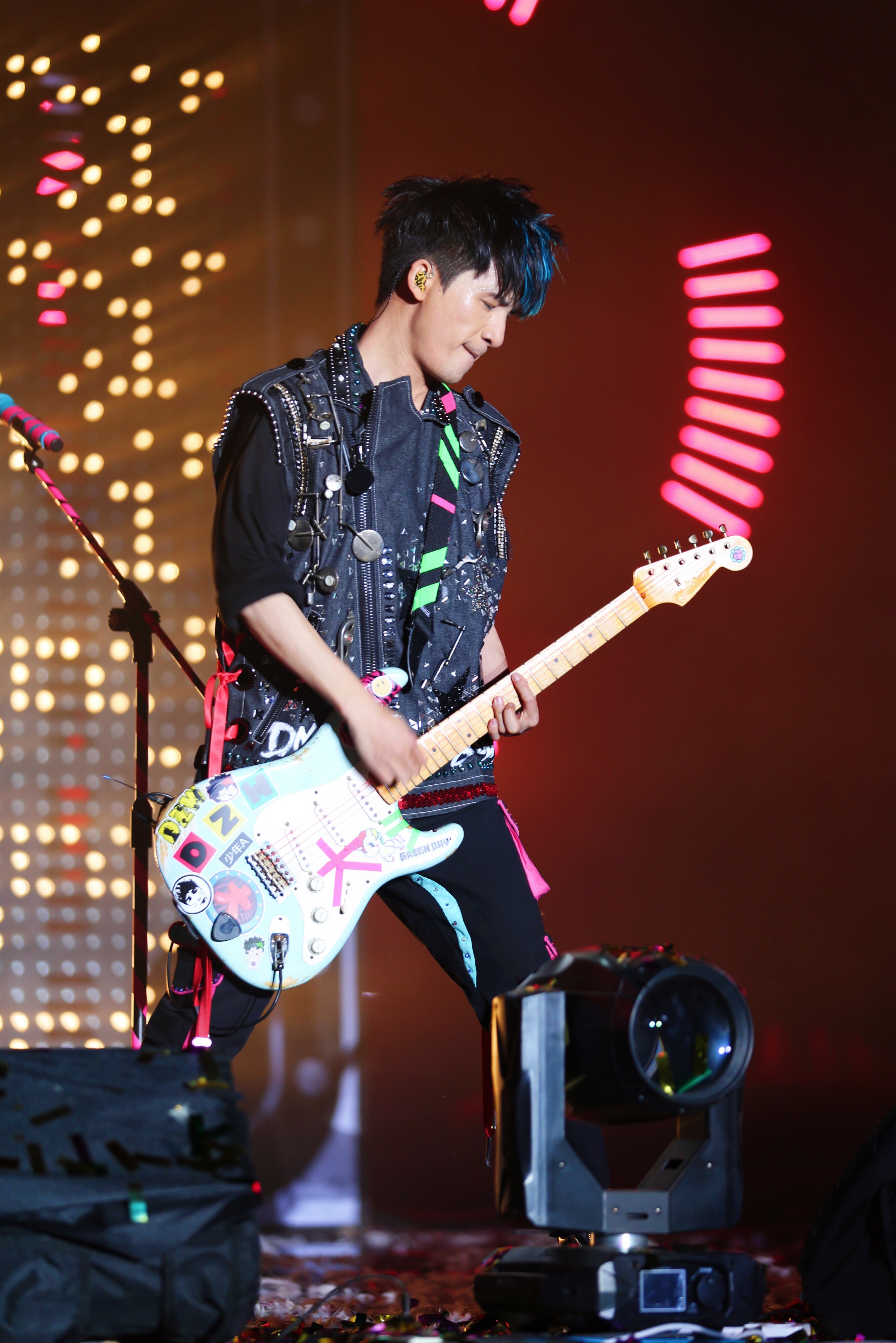  p>大张伟(wowkie da),本名张伟,1983年8月31日出生于北京,中国内地男