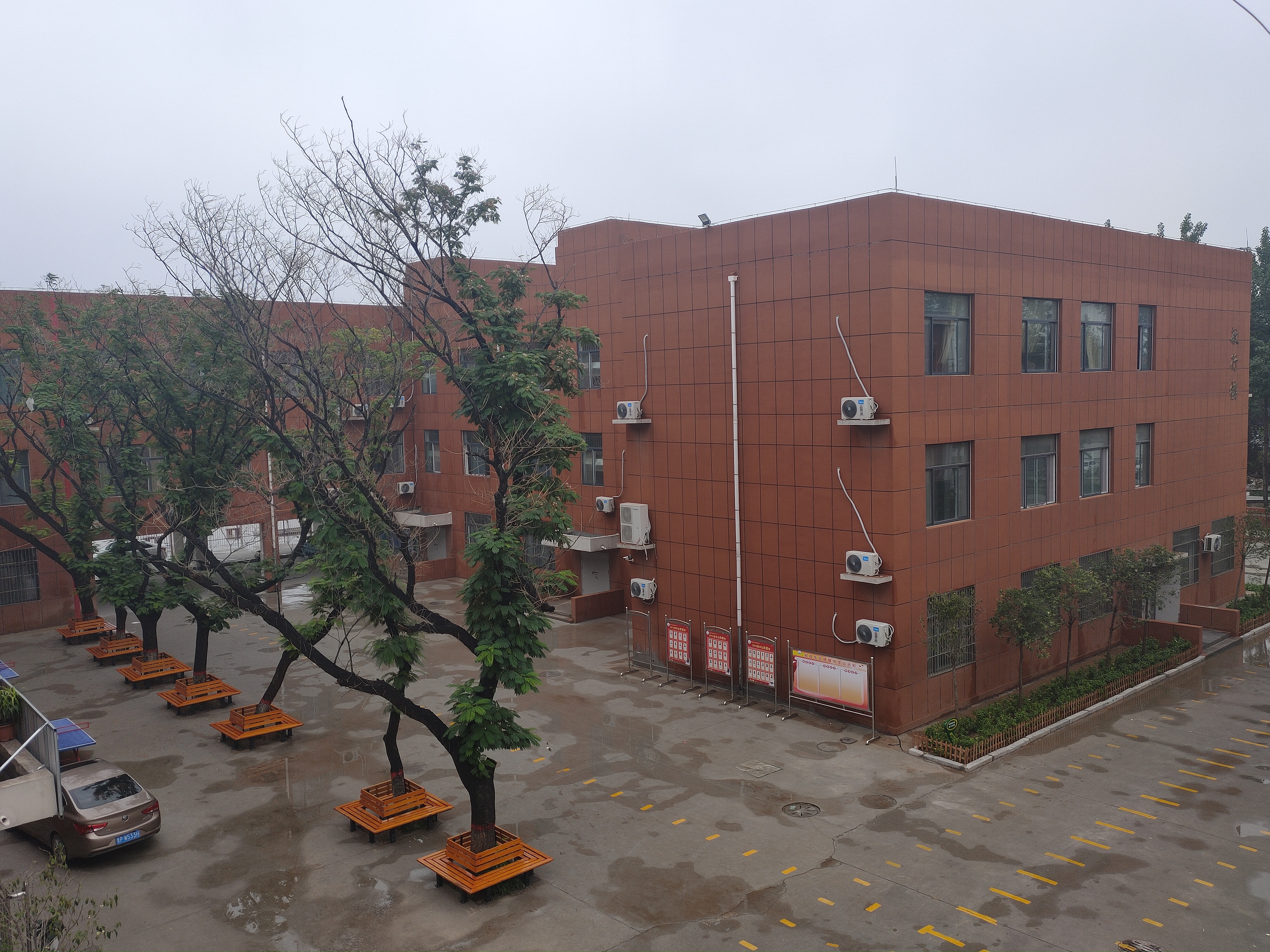  p>冠县东古城镇中学,始建于1969年,有着50多年的文化底蕴,学校位于