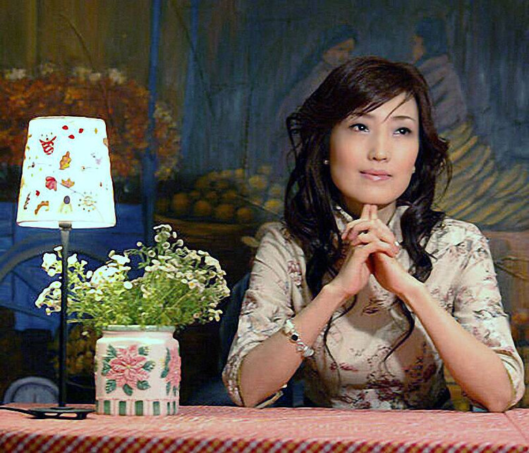  p>《情人》是苏曼演唱的一首歌曲,收录于专辑《佳人曲(黑胶cd)》