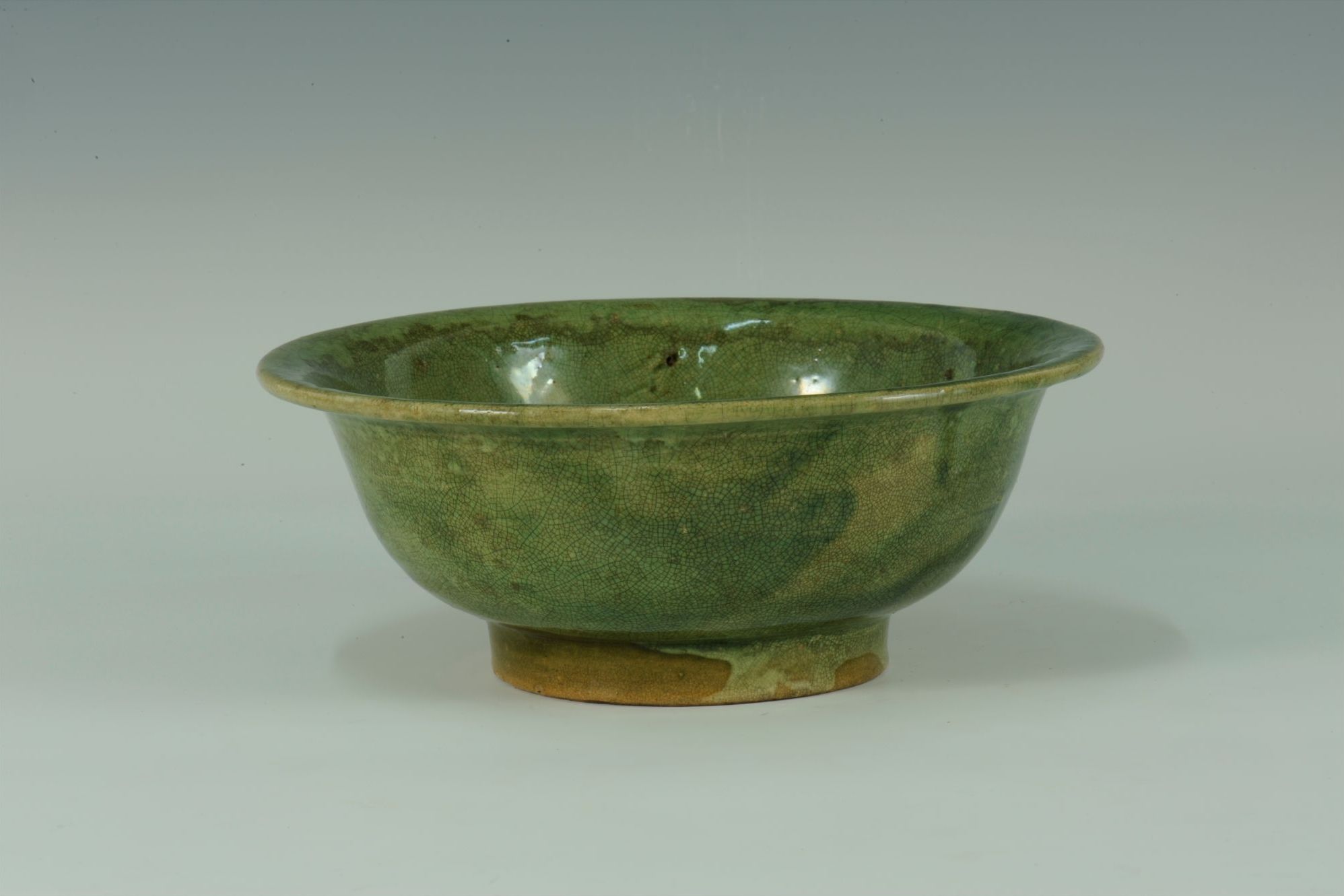 清代晚期绿釉瓷碗