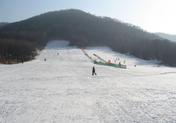 玉泉威虎山滑雪