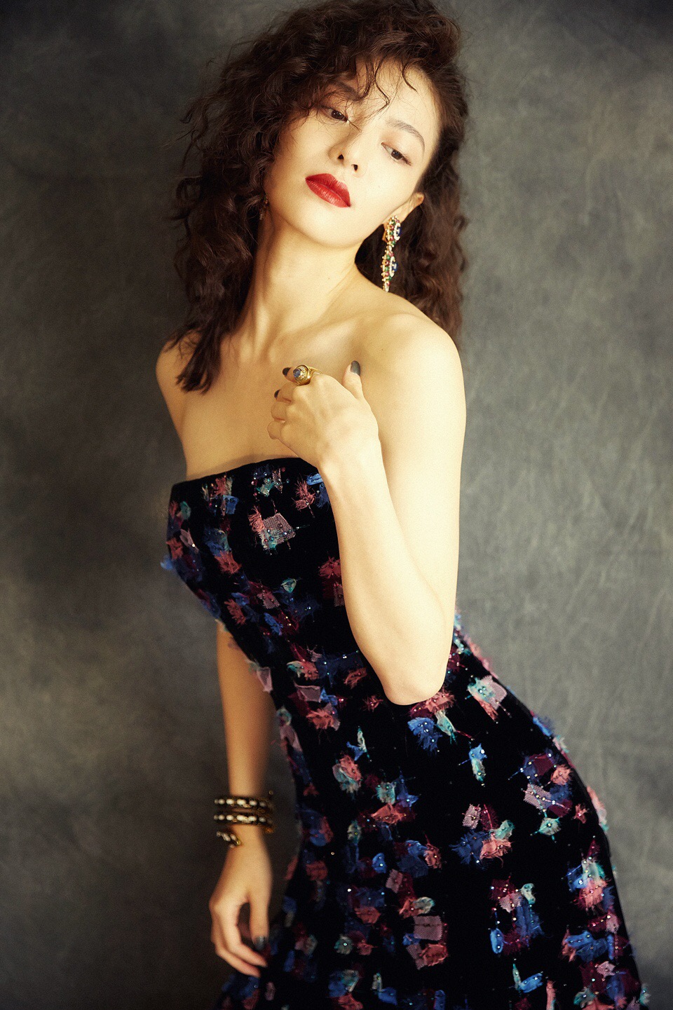  p>钟楚曦(elaine zhong),1993年3月18日出生于广东省广州市,毕业于 a