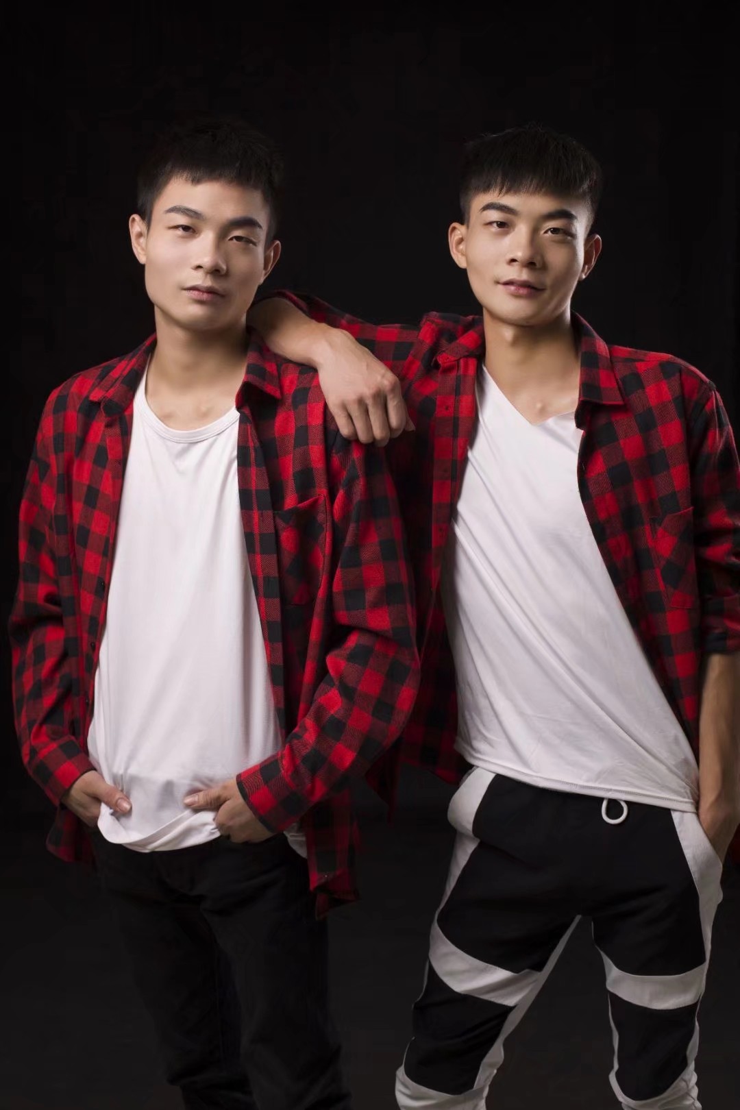  p data-id="shjblsvkpzxl">双胞胎兄弟,中国内地男歌手组合.