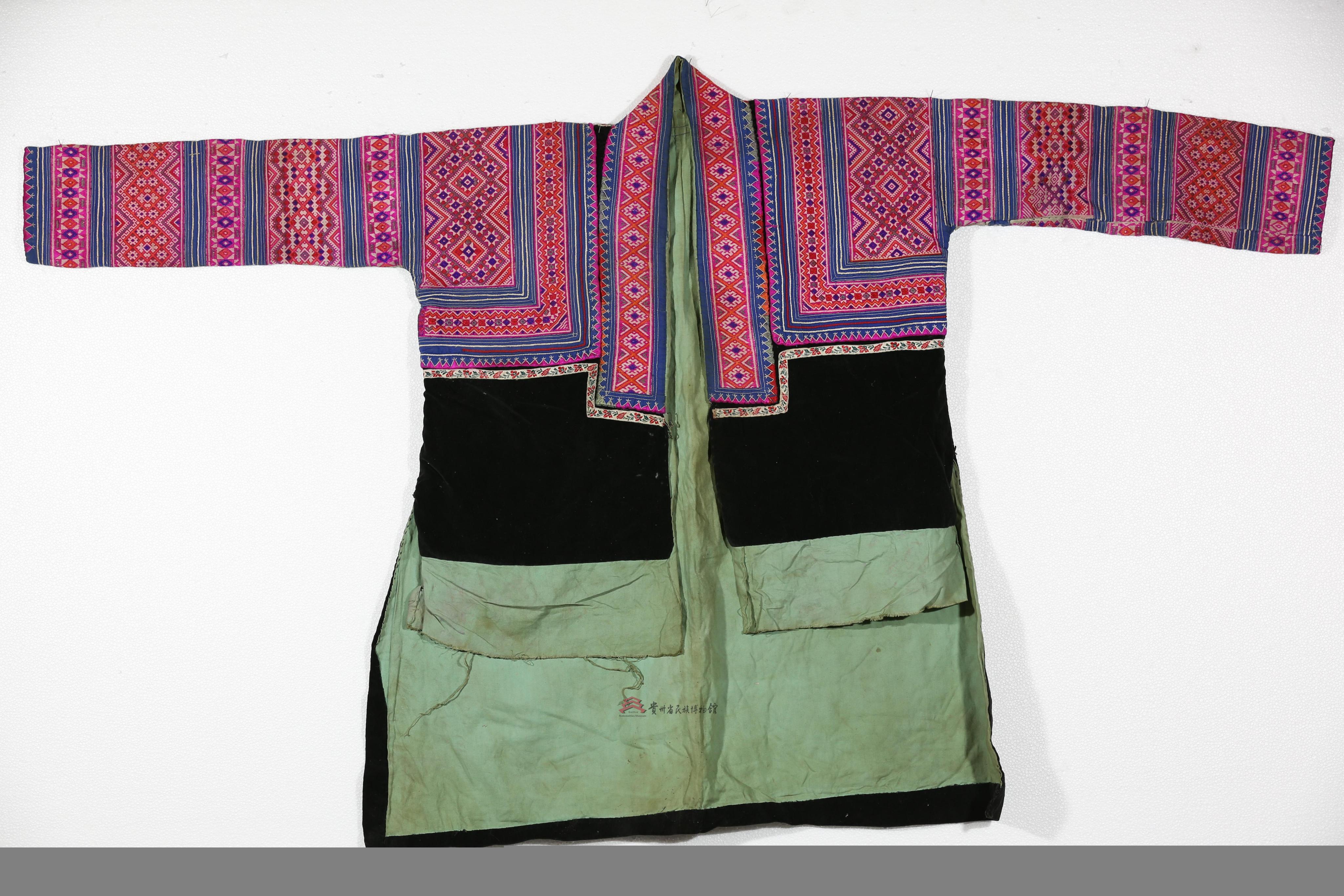 当代云南文山苗族八角花纹平挑对襟女上衣