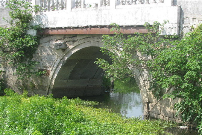  p>永德桥始建于清乾隆年间(1736—1795),为单孔石拱桥,仍沿用. /p>
