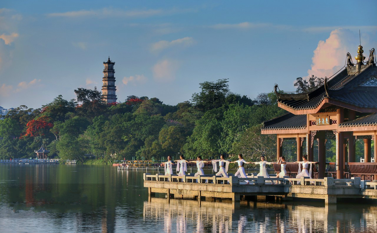 西湖旅游(西湖旅游攻略二日游)