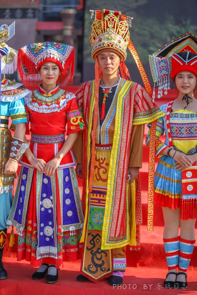 走进金秀大瑶山，揭开瑶族服饰，人类文化史上的“一朵奇葩”_百科TA说