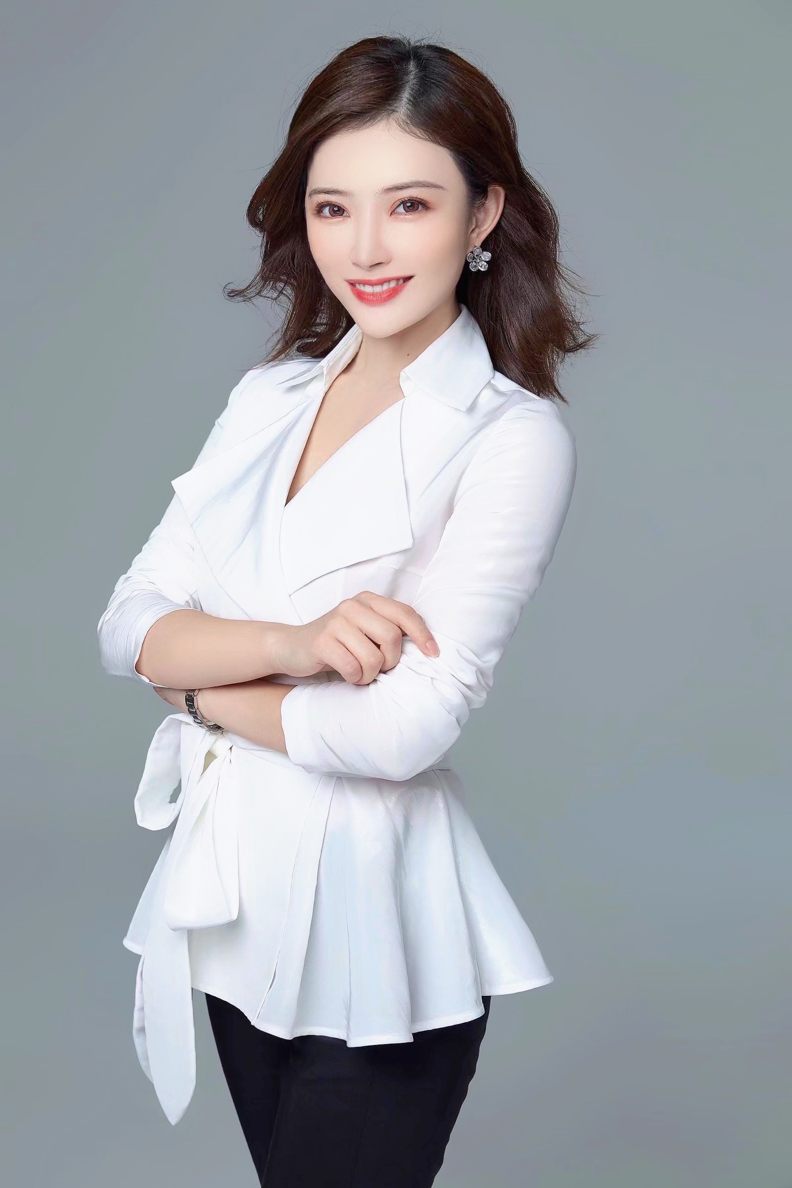  p data-id="timwpam5bxtl">谭冰颖,女,主持人,主播.