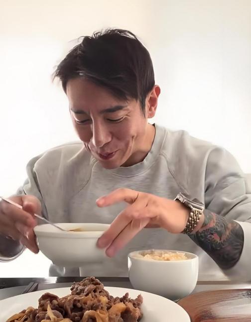 王辉（韩国美食领域自媒体创作者）_百度百科