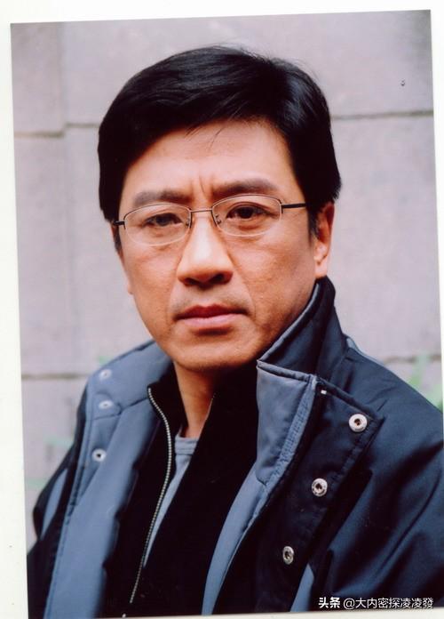 戏红人不红的丁勇岱：因为演得太像白宝山，险些挨枪子儿_百科TA说
