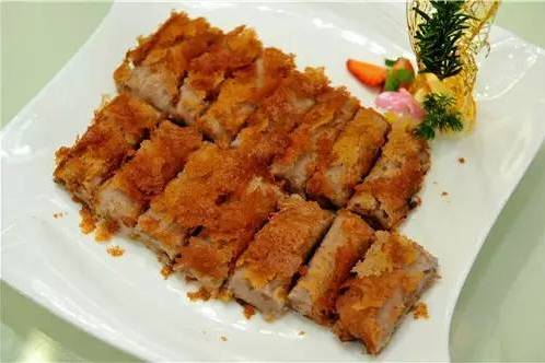  p>芋蓉香酥鸭,鸭肉的营养价值很高,蛋白质含量比畜肉高得多.