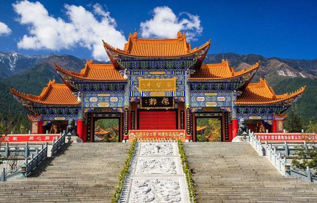 大理崇尚佛学,许多皇帝退位后都在天龙寺出家为僧