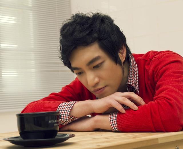  p data-id="gnx83reki3">july(         ),真实姓名为李东勋,1980年