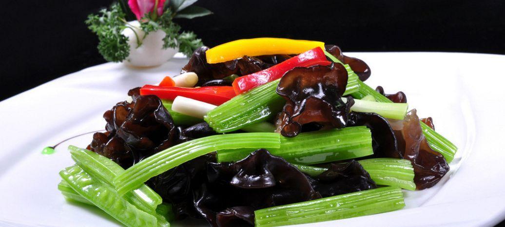 木耳炒芹菜