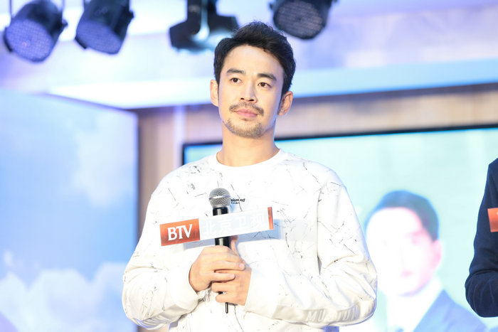 《大江大河》进社区 田雷、宋家腾分享幕后趣事_百科TA说