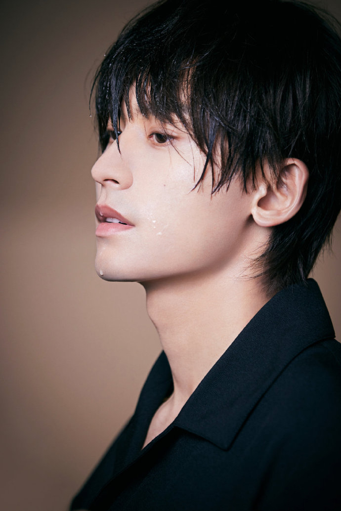  p>张哲瀚,1991年5月11日出生于江西省新余市,中国内地影视男演员