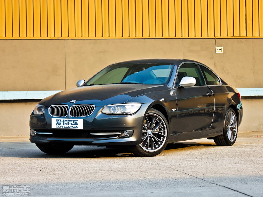 宝马3系330i 双门