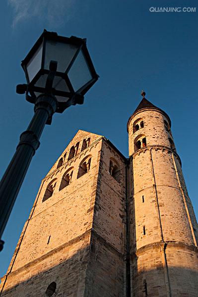  p>加洛林王朝时期出现,11—12世纪流行于西欧,北欧及部分东欧地区的