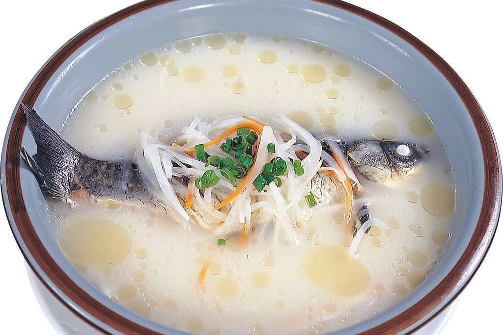 href="/item/鲫鱼">鲫鱼 /a>汤是一道色香味俱全的湘菜系名菜