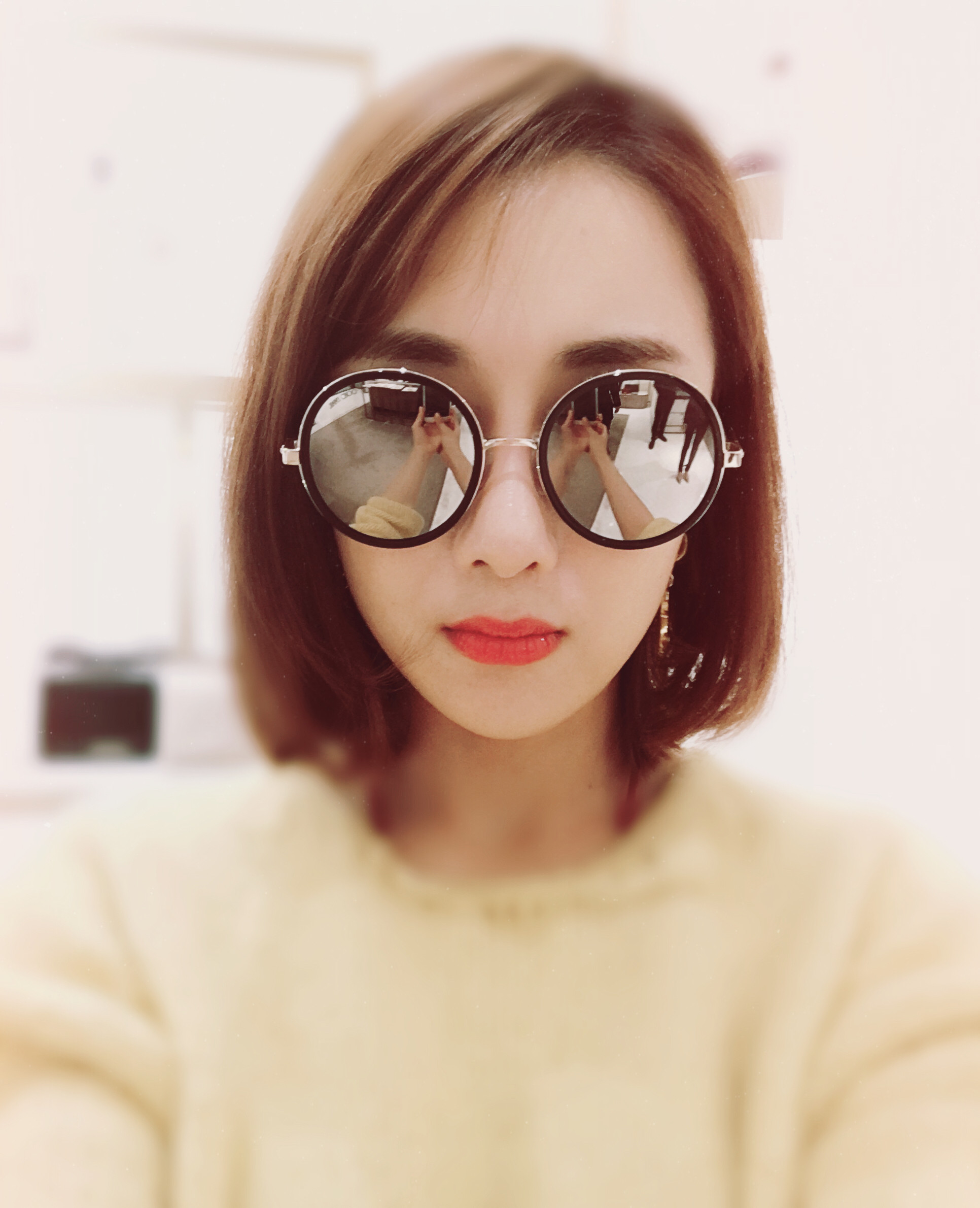  p>李依晓 i>(原名李烁), /i>1983年2月2日出生于辽宁省锦州市,毕业于