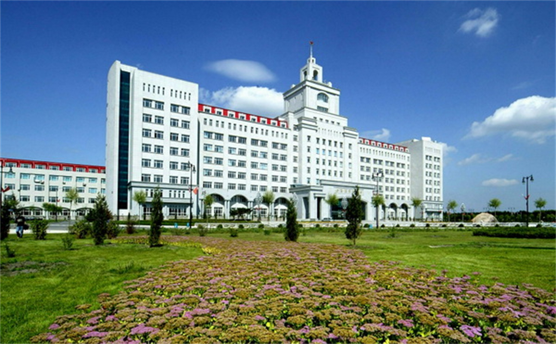 (harbin university of commerce)位于黑龙江省哈尔滨市,简称"哈商大