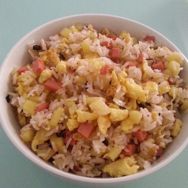  p>黑豆苗番茄炒米饭是一道简单的家常饭,所用材料为200g黑豆苗,100g 