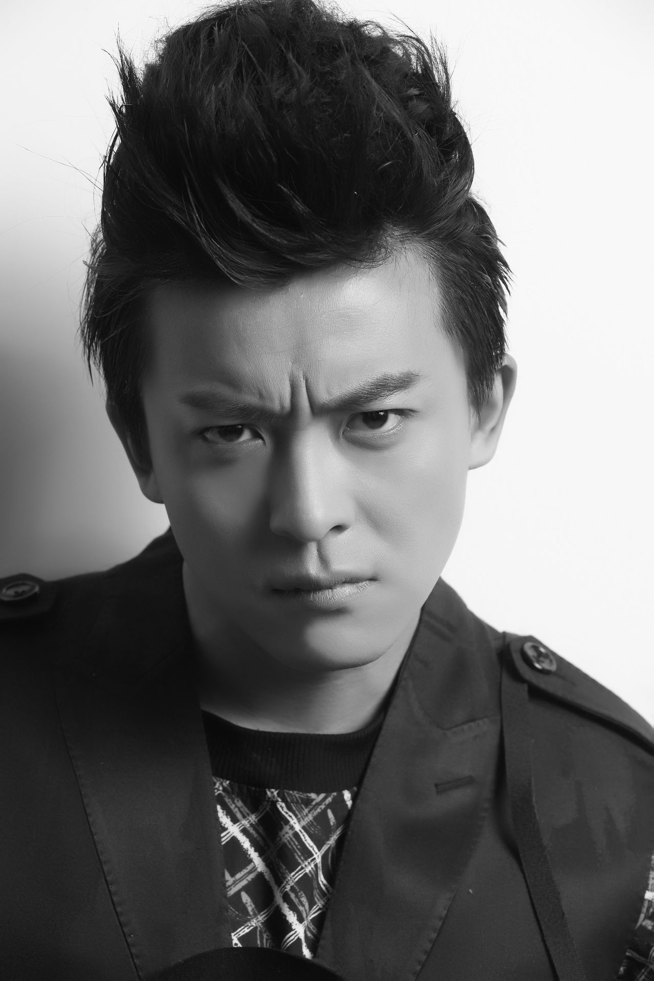  p>李佳航,1987年3月8日出生于辽宁省鞍山市,中国内地男演员,2010年