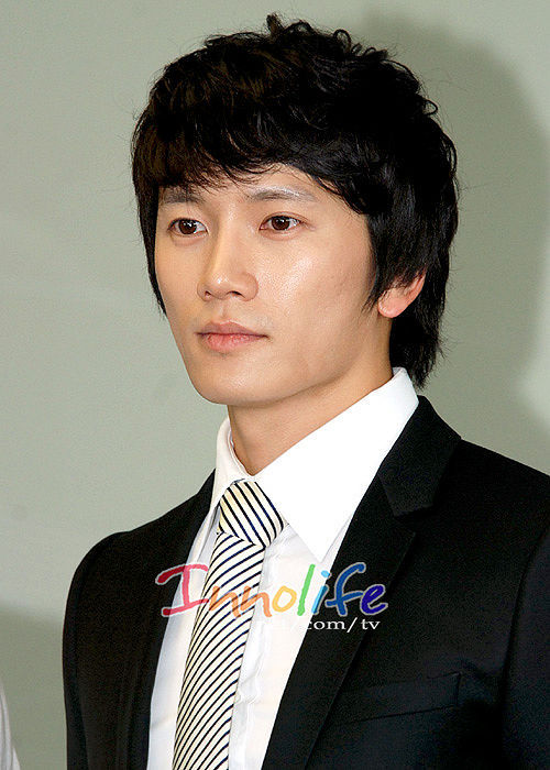  p>池晟(ji sung),1977年2月27日出生于韩国首尔.