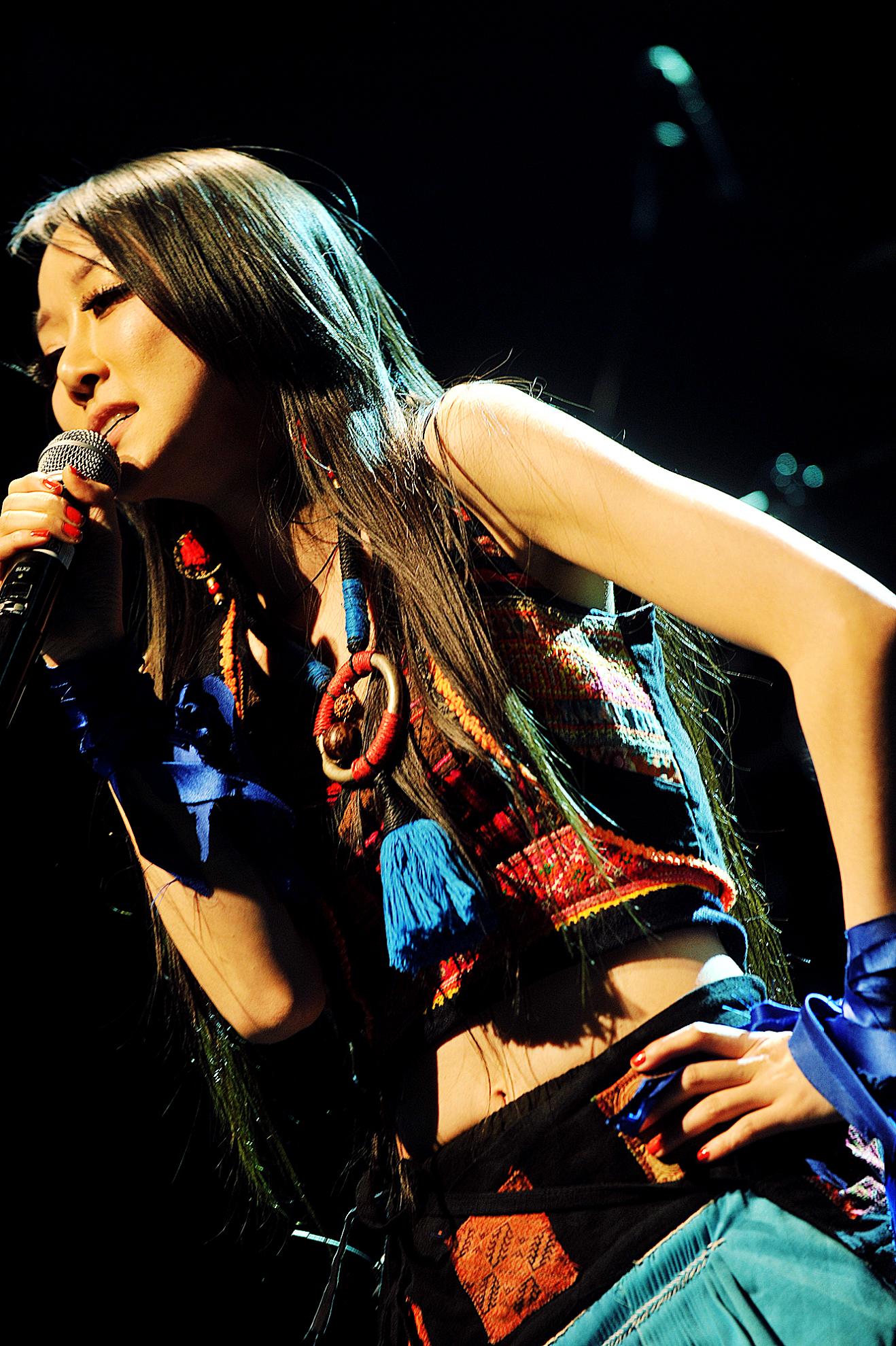 dingding),原名周鹏,出生于河南省平顶山市,中国内地流行乐女歌手