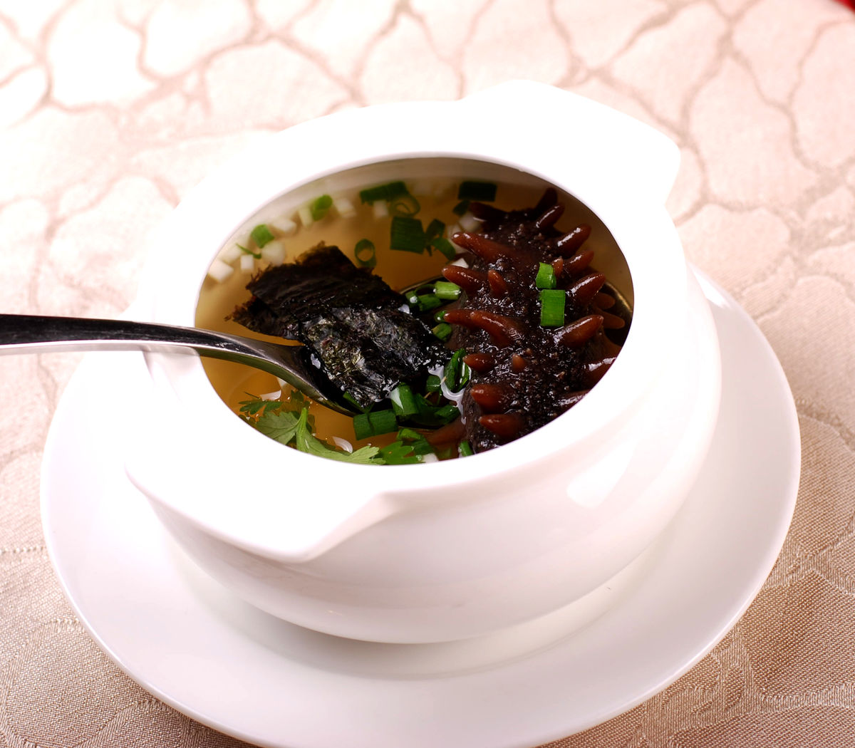 紫砂松茸海参汤