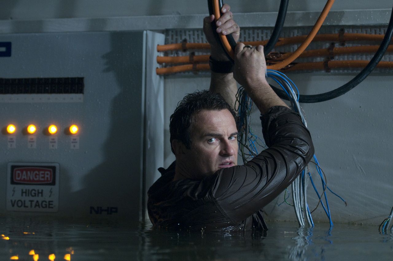  p>《大海啸之鲨口逃生》是由云南电影集团有限责任公司,北京光线影业