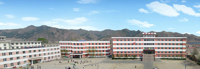  p>振安区高级中学的前身是六局一中,属于水电六局的企业子弟学校,.