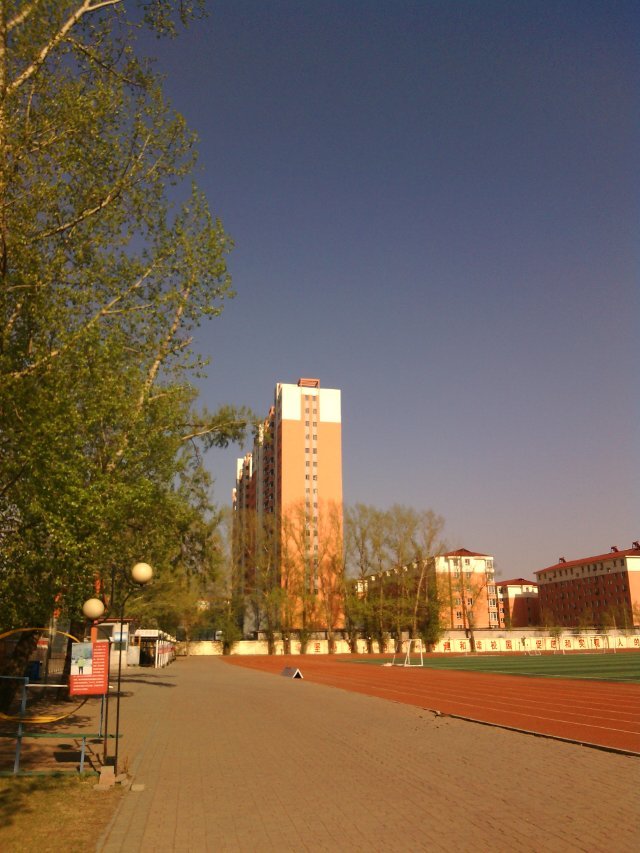  p>在蛟河市的西南郊,坐落着蛟河教育的璀璨明珠―――蛟河一中.