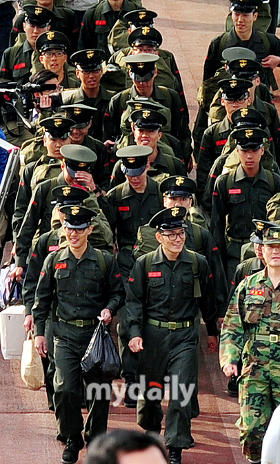  p>玄彬(hyun bin),本名"金泰坪",1982年9月25日出生于韩国首尔特别市