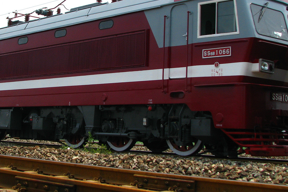  p> b>韶山6b型电力机车 /b>(ss6b)是 a target="_blank" href="/item