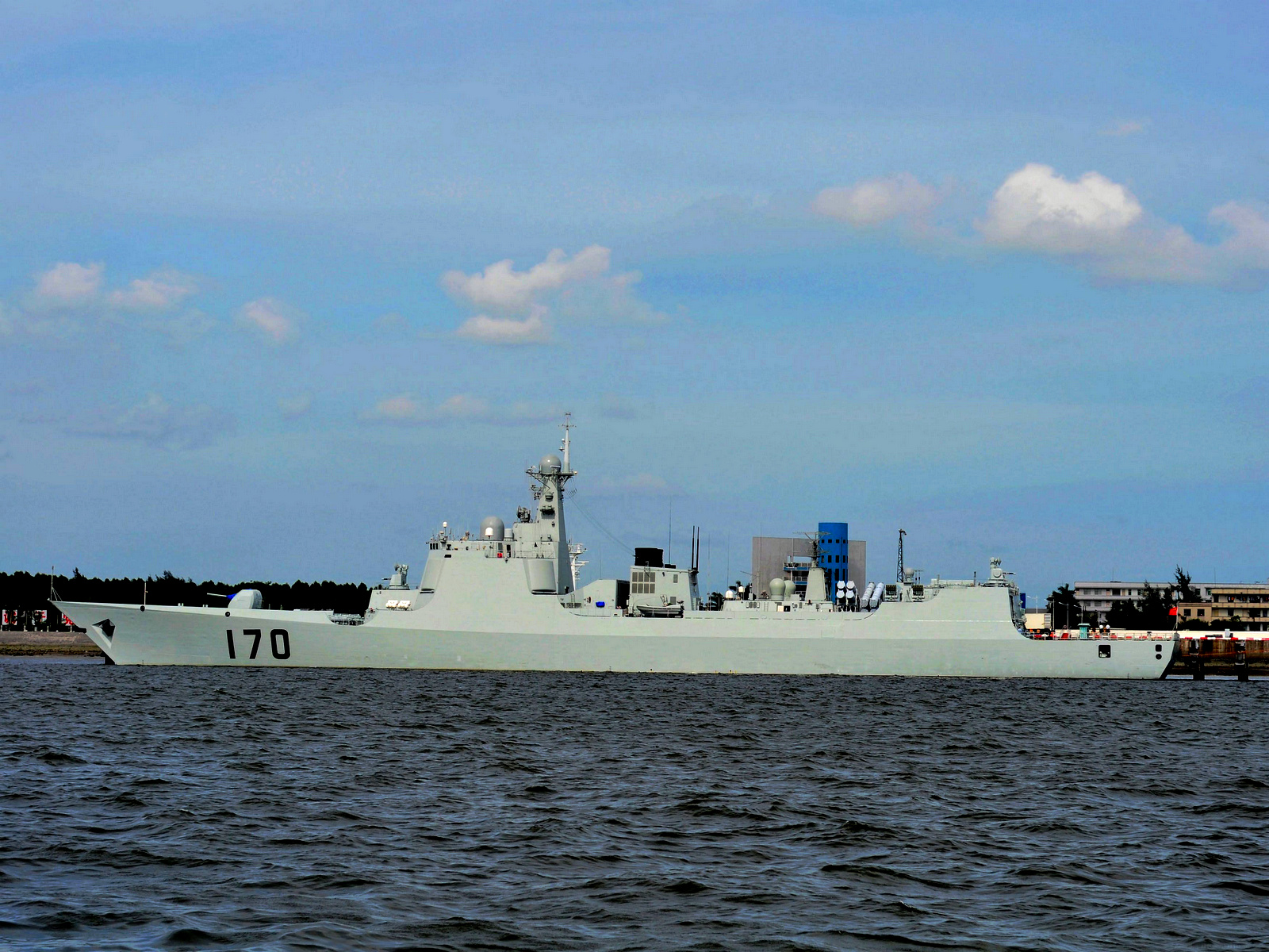  p>兰州号驱逐舰(舷号:170,简称:兰州舰) ,是中国海军隶下的一艘 a