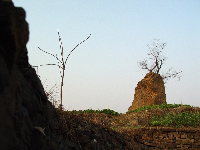  p data-id="gnvg1r0rlu">七星堆墓葬群,俗称鹅卵山,是一群大型古墓葬