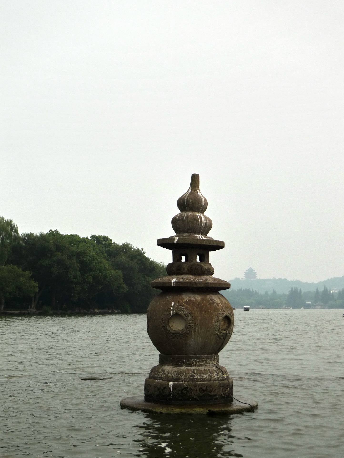 西湖三潭石塔