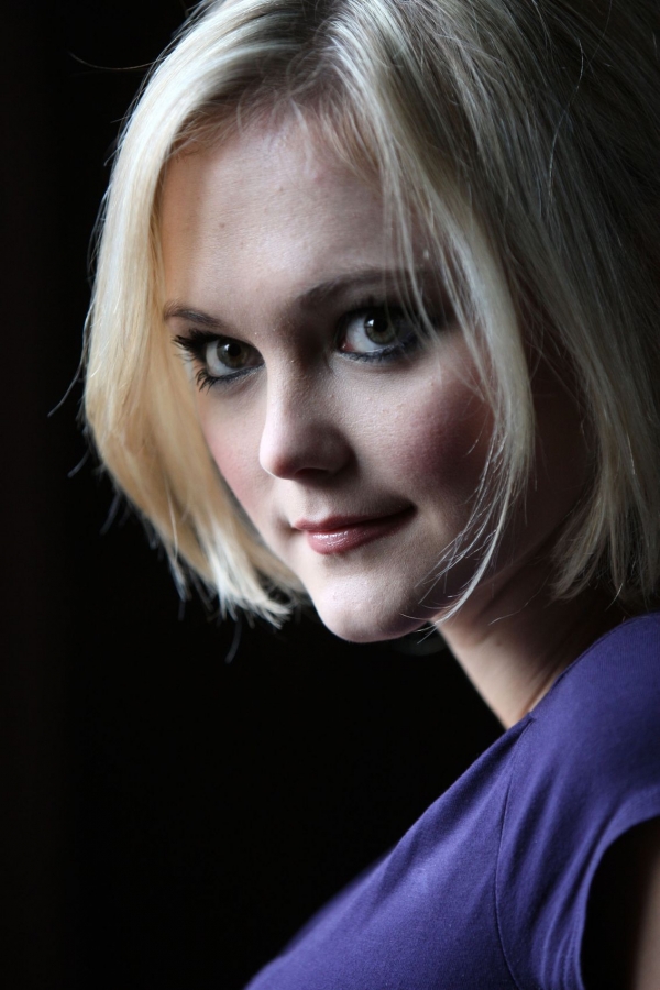  p>简妮·怀森纳,1987年5月19日出生于北爱尔兰-巴利马尼,演员,主要