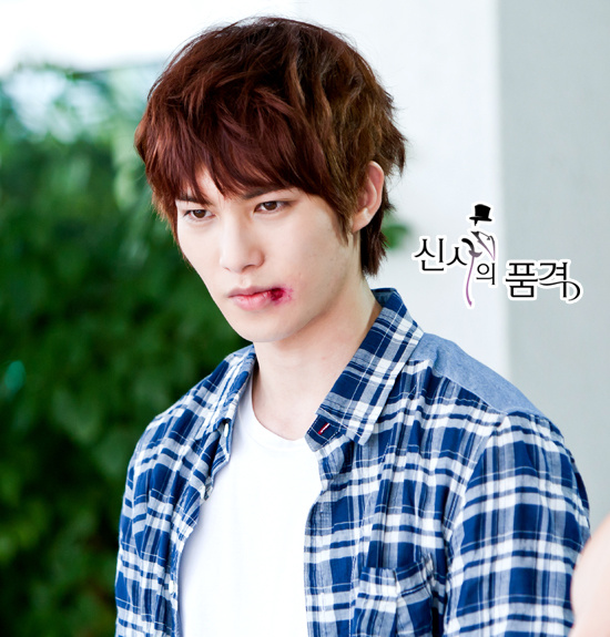  p>李宗泫,1990年5月15日出生于韩国釜山,歌手,音乐制作人,演员,原