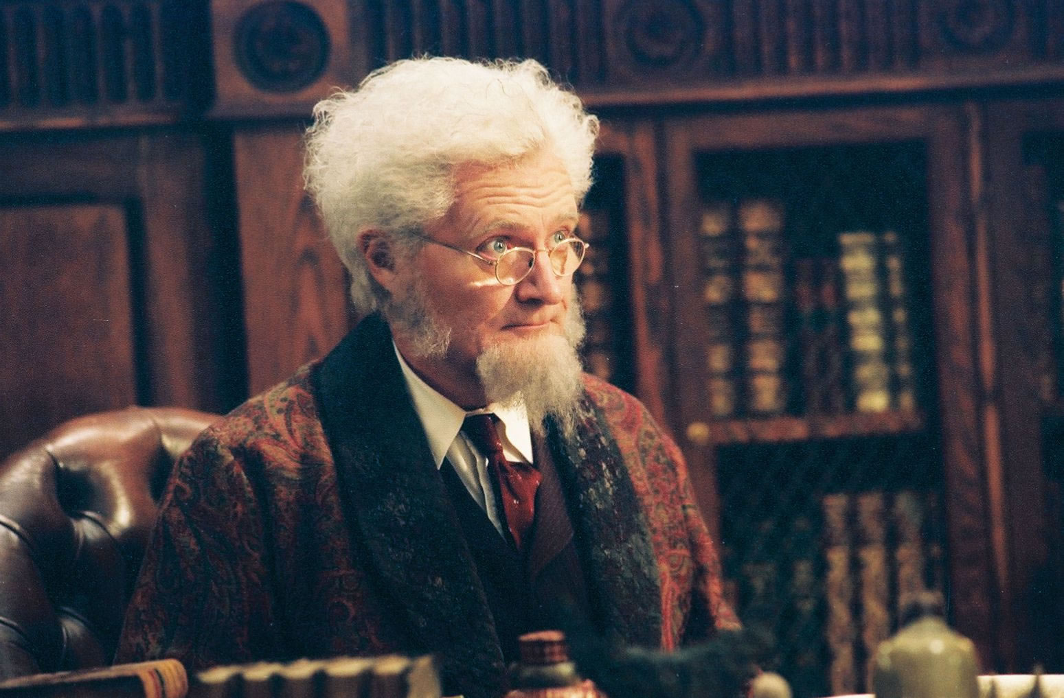 吉姆·布劳德本特 i>(jim broadbent) /i>,1949年5月24日出生于英国