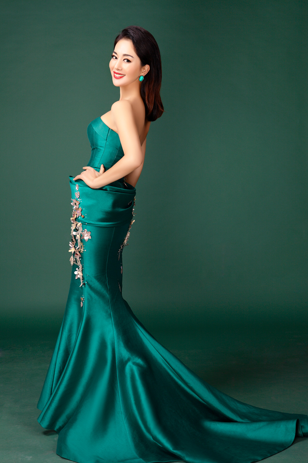  p>祝雨辛,原名祝捷,毕业于 a target="_blank" href="/item/中央戏剧