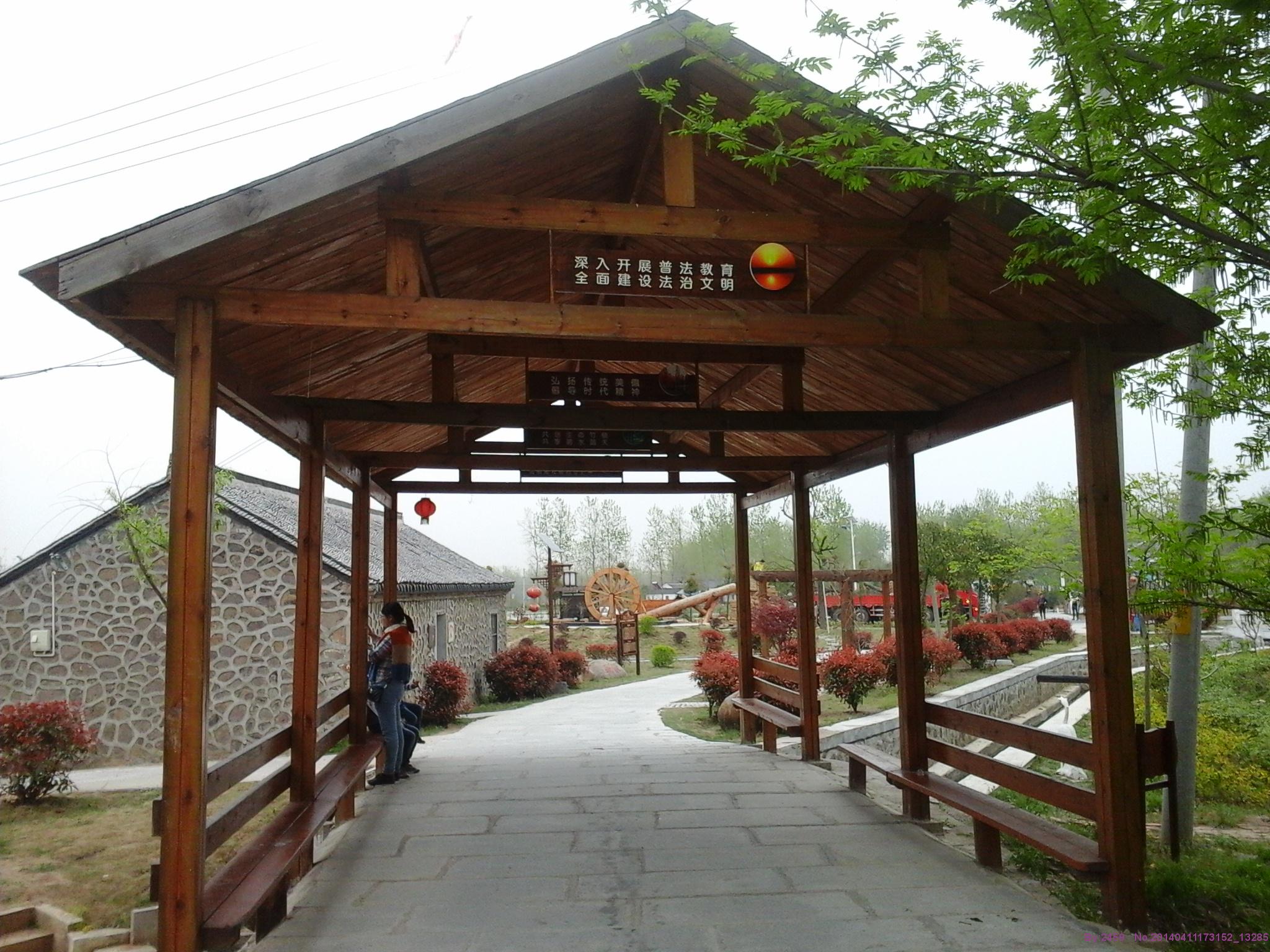  p>农家乐是新兴的旅游休闲形式,一种回归自然从而获得身心放松,愉悦