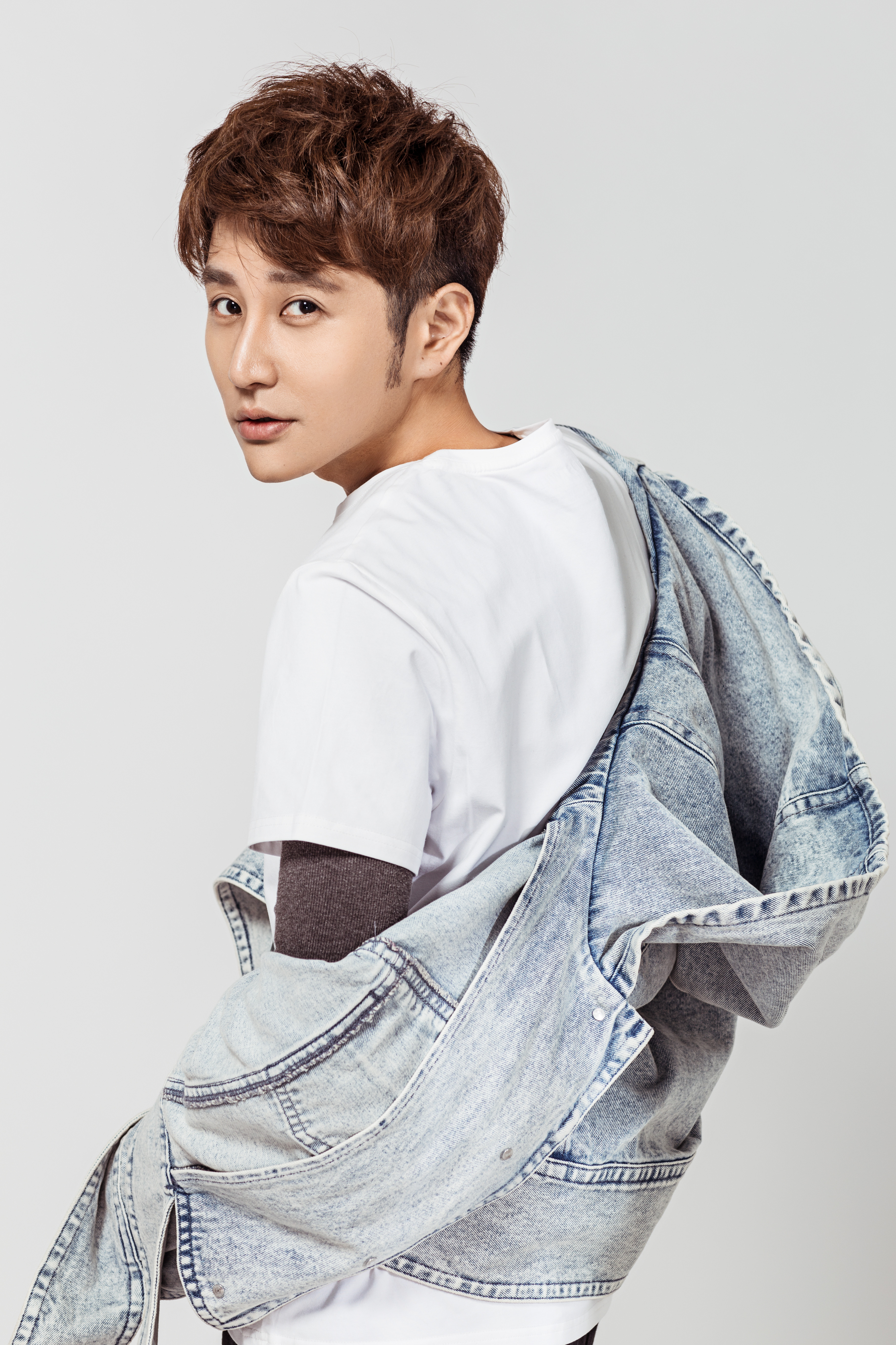 1983年12月9日出生于福建省永安市,中国内地影视男演员,流行乐歌手