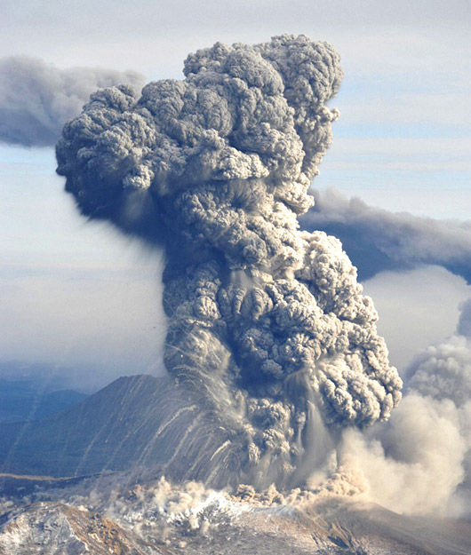 1·26日本雾岛新燃岳火山喷发